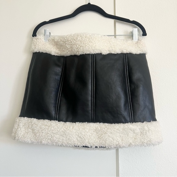 NWOT! Lovers & Friends LUANNE MINI SKIRT in Black - Picture 5 of 6